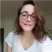 Professeure native de Paris, donne cours de français à domicile ou en ligne.